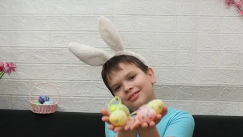 A boy with paints an Easter egg. Preparing for Easter. 스톡 동영상 173749103