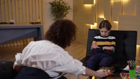 Boy patient refusing to work with psychologist Видео 190983394