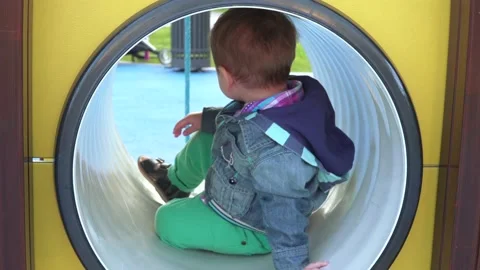 Boy in the pipe in park Stock-Footage 136835012