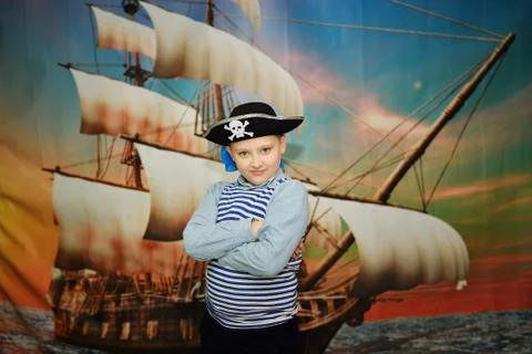 Boy pirate on ship background Stock-Fotos