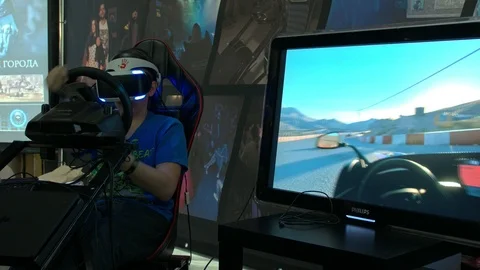 Boy Playing Auto Simulator Game With Vr Glasses 库存影片 90135277