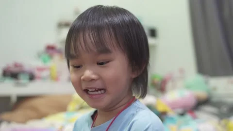 Boy playing with balloons 스톡 동영상 189975339