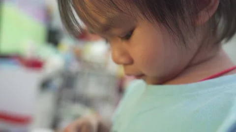 Boy playing with balloons 스톡 동영상 189975426