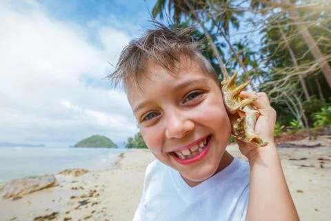 Boy playing at the beach. Foto stock