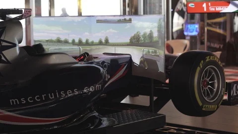 Boy playing on Formula F1 simulator Vídeos de archivo 113400948