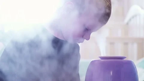 Boy playing with a jet Vídeos de archivo 140281517