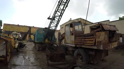 Boy playing on old tractor 库存影片 51396270