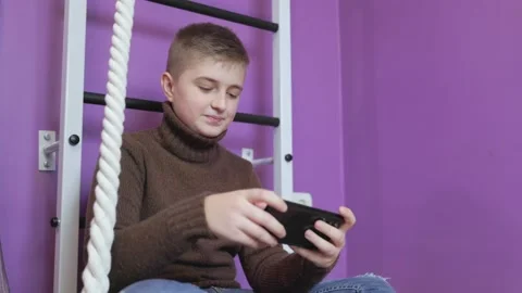Boy playing on the phone Stock-Footage 177293799