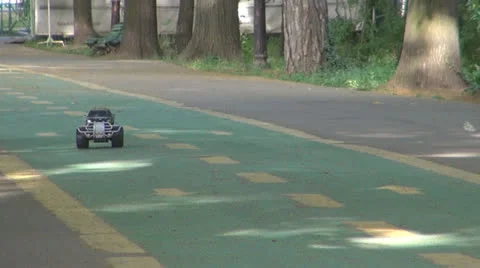 Boy playing with remote control car. Vídeos de archivo 24227550