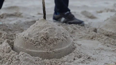 Boy playing in winter in the beach with sand Video stock 151590409