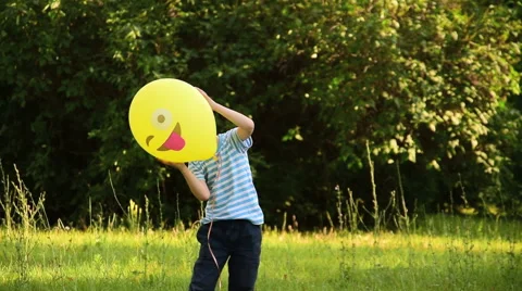 Boy plays with the balloon Video stock 68412900