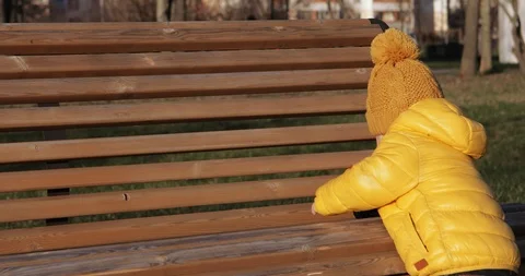 Boy plays a game machine 스톡 동영상 119808819