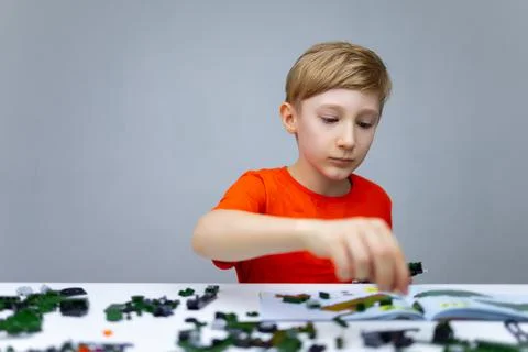 A boy plays with a plastic constructor Foto stock