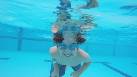 Boy pool  1sl 動画素材 102110324