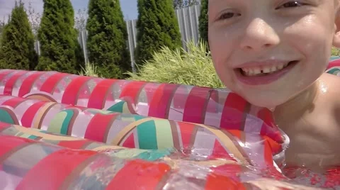 The boy in the pool. underwater view. Video stock 66285118