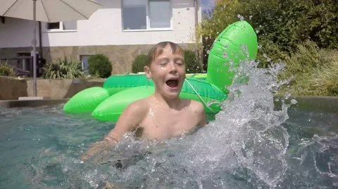 The boy in the pool. underwater view. Video stock 66285159