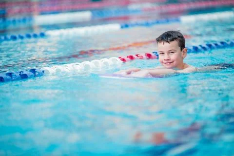 Boy Practice Swimming Stock-Fotos