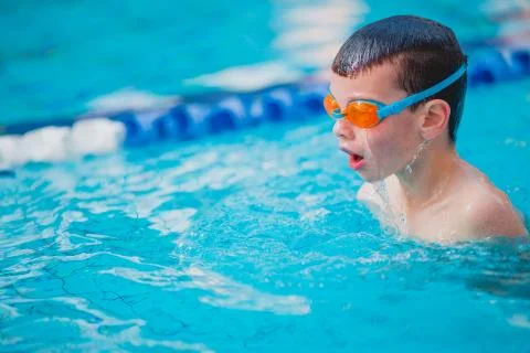 Boy Practice Swimming Stock-Fotos