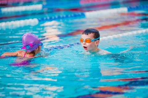 Boy Practice Swimming Stock-Fotos