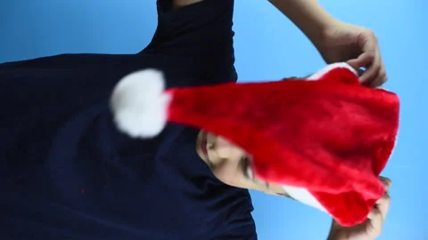 Boy puts on a Santa hat, vertical video Vidéo 141746006