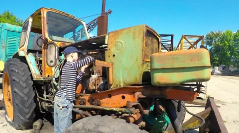 Boy repairing the engine in the tractor Video stock 51396175