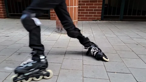 Boy Rollerblading Around Pillar in Slow Motion 스톡 동영상 309519447