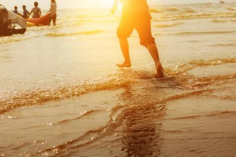 Boy is running down the sailboat. Foto stock