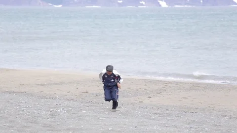 Boy is running 스톡 동영상 124291089