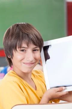 Boy showing the tablet Fotos Stock