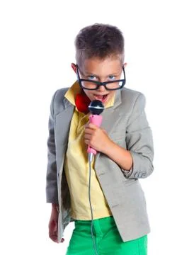 Boy singing with a microphone Foto stock