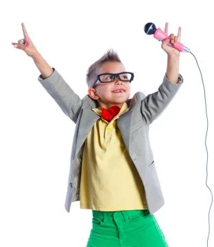 Boy singing with a microphone Stock-Fotos