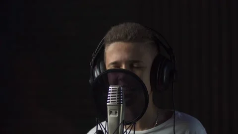 Boy singing in studio microphone 動画素材 142191009