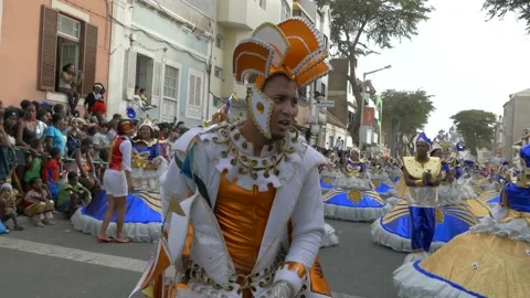 BOY SPIN AROUND CARNIVAL CAP VERT 스톡 동영상 147688773