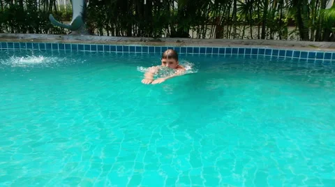 Boy In Swimming Pool Видео 53428321