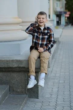 A boy talking on the phone 库存照片