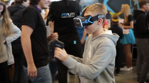 Boy uses virtual reality game development kit, virtual reality glasses 스톡 동영상 66089108