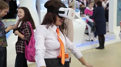 Boy uses virtual reality game development kit, virtual reality glasses 스톡 동영상 66098831