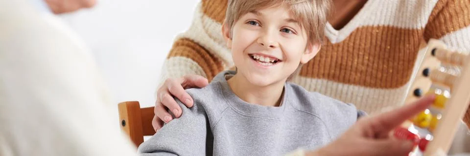 Boy using abacus Stock-Fotos