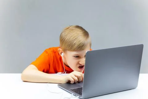 Boy using laptop for online learning Foto stock