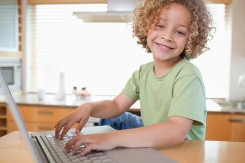 Boy using a laptop Stockfoto's