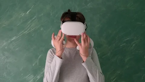 A boy in vr headset Stock Footage 252115679
