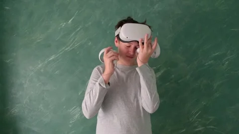 A boy in vr headset Stock Footage 252115997
