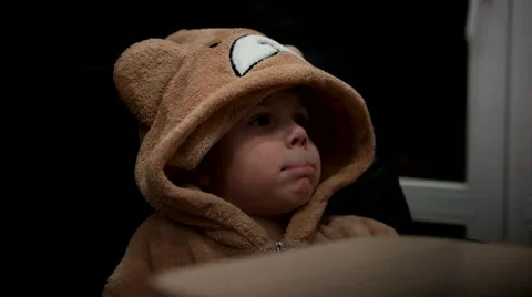 Boy Watch Cartoon in Teddy Bear Pajamas Vidéo 61021534