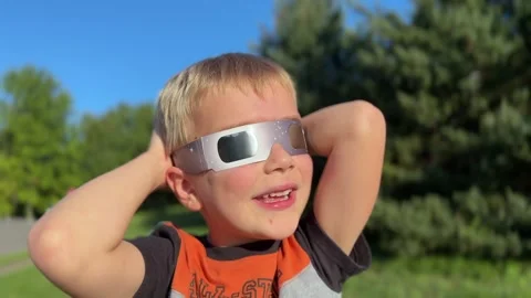 Boy Watches Solar Eclipse With Safety Glasses 動画素材 343872717