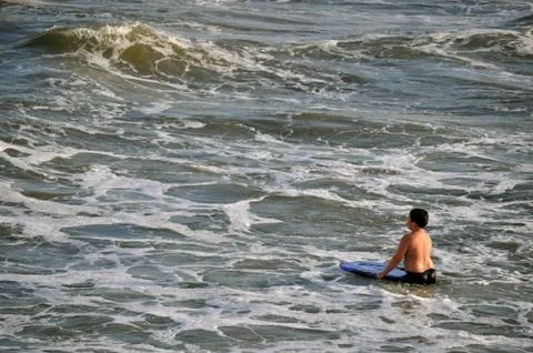 Boy in waves Fotos Stock