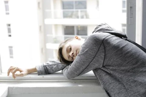 The boy by the window Foto stock