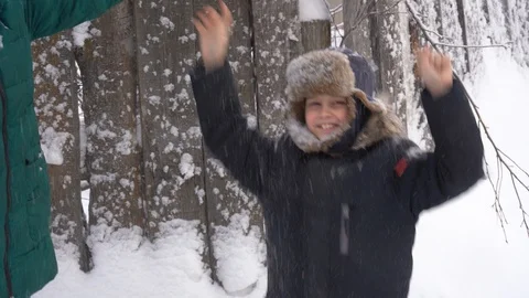 Boy in winter Stock-Footage 100535280