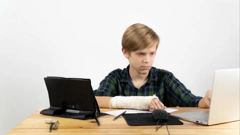 Boy is working on the computer. Hyper lapse Vídeo Stock 154977943