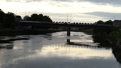 Boyne river and bridge Stock Footage 127586467
