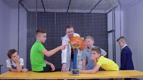 Boys explores van de graaff generator in scientific museum Stock Footage 89140243